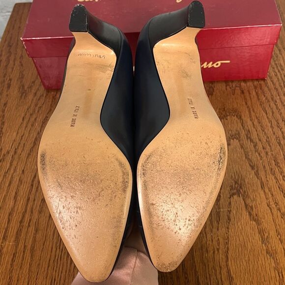 Salvatore Ferragamo 7.5 C Unique Navy & Silver Leather heels with woven toe - Picture 9 of 11